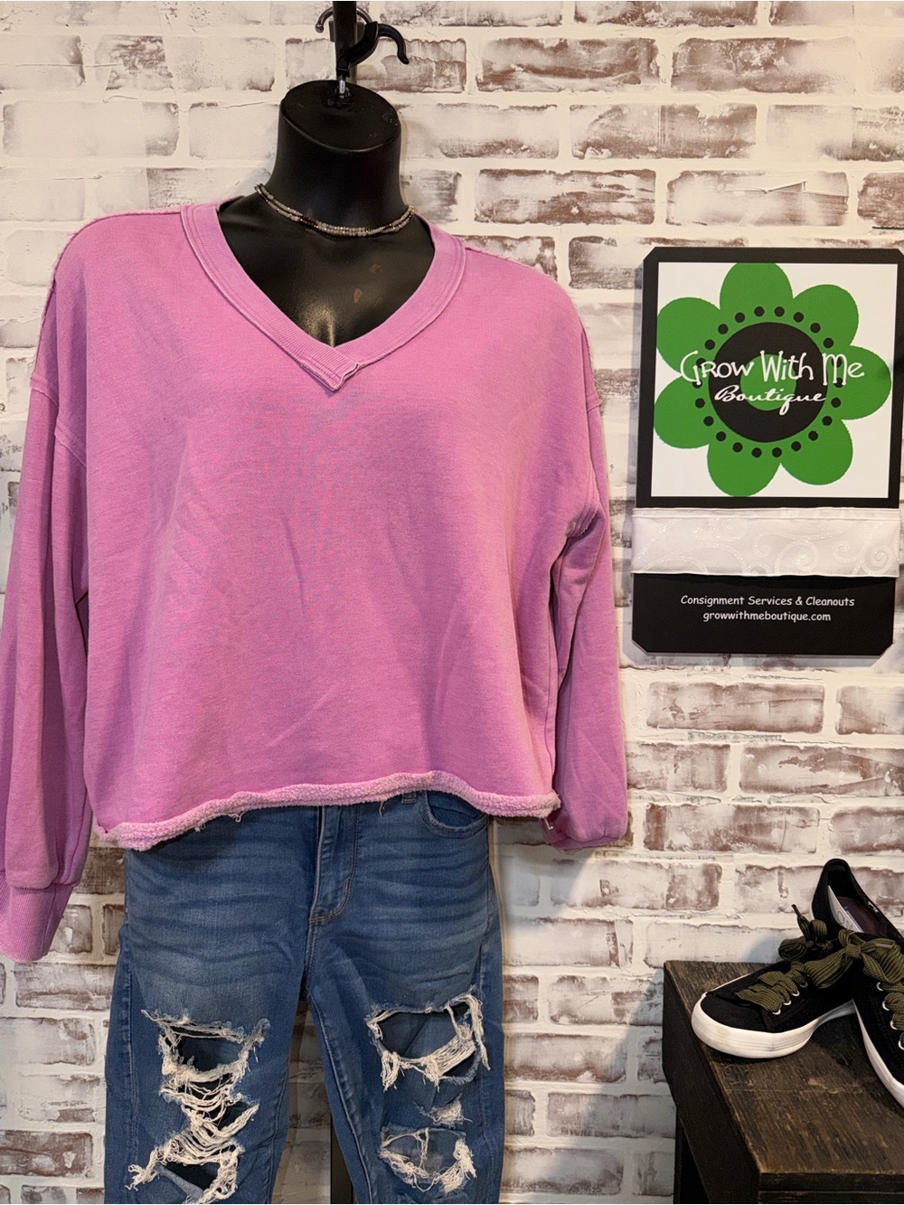 Blakeley Women's Pink V-Neck Cropped Sweatshirt